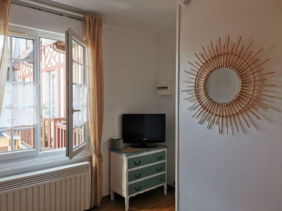 Studio Chic, Hyper Centre, 4 Minutes De La Plage Кабур Экстерьер фото